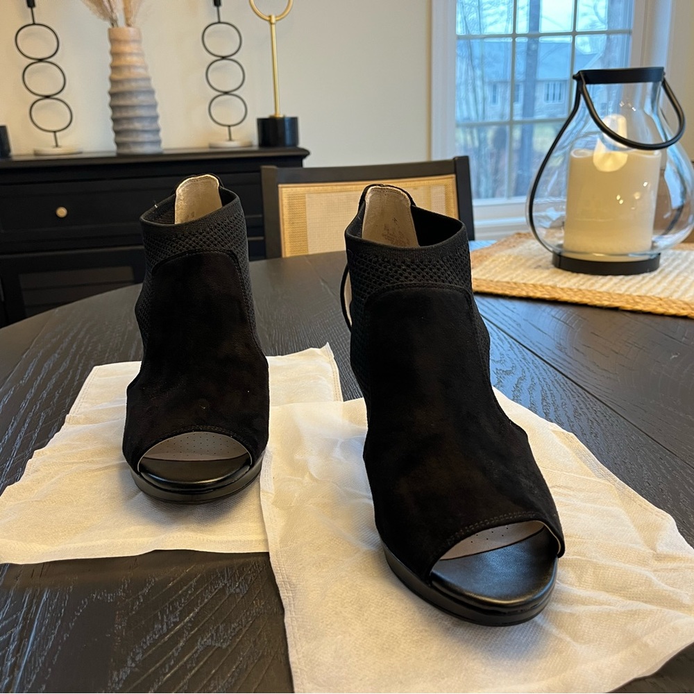 LIKE NEW LIFESTRIDE HEELS, BLACK SIZE 11 - Picture 6 of 7